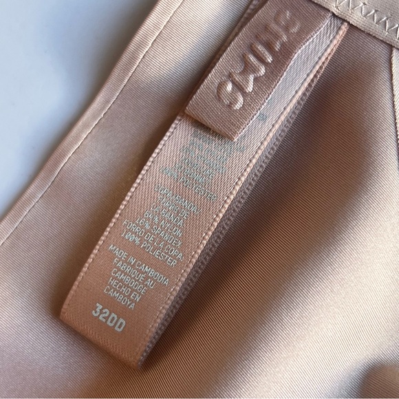 Skims Women’s Ultimate Collection Push-Up Plunge Bra in MICA- Size:32DD - Picture 7 of 7